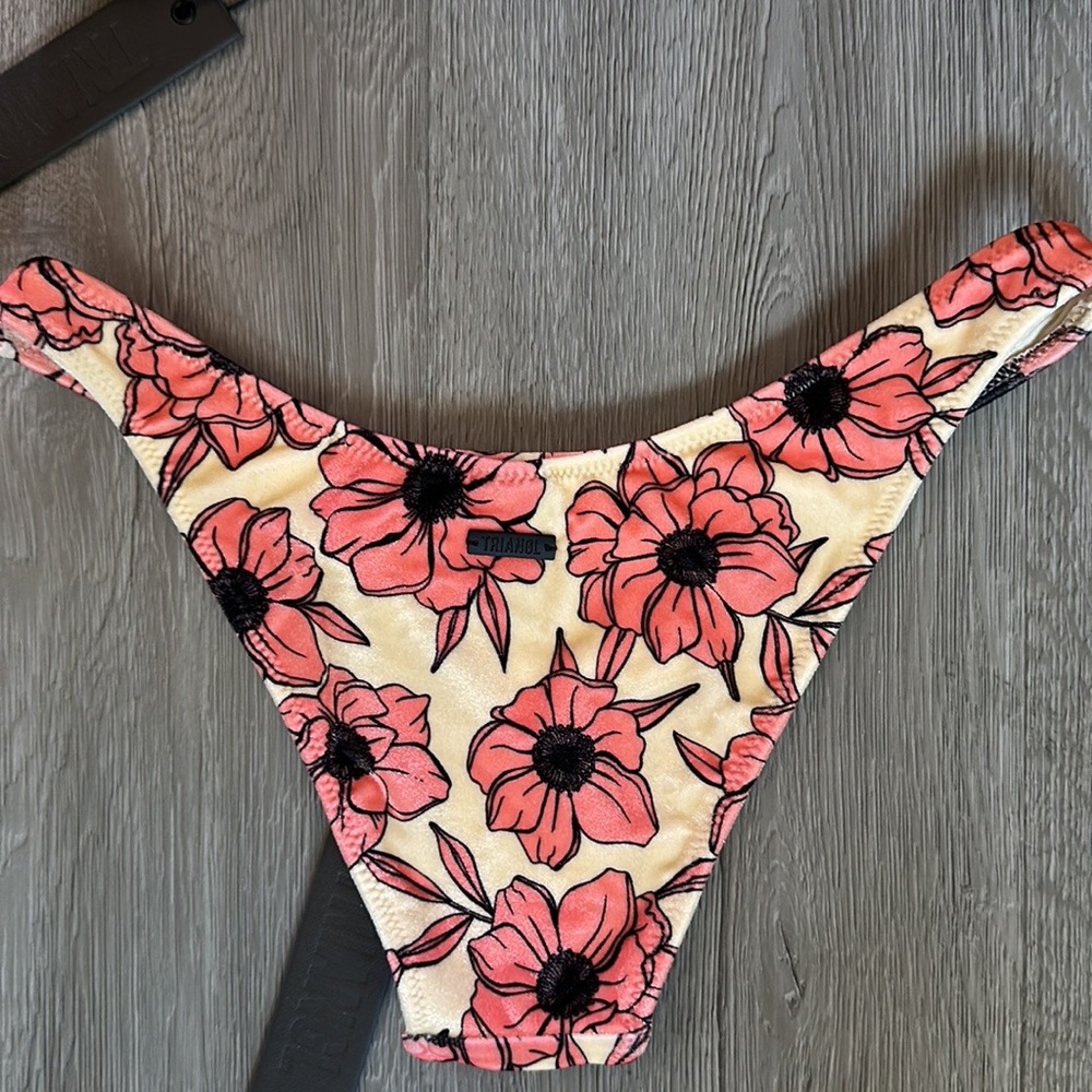 Triangl Velvet bra style with cheeky bottom swimsuit set. - Picture 14 of 14